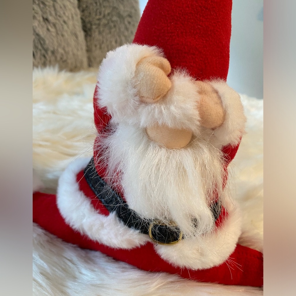 Gerson Christmas Santa gnome doing a split